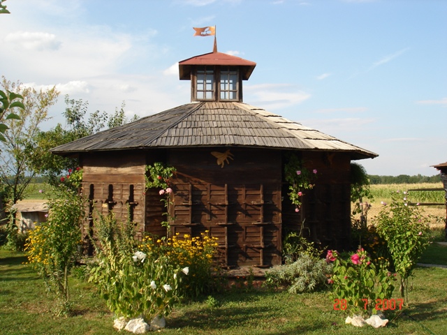 Apiculture Museum Krapje - 03.jpg