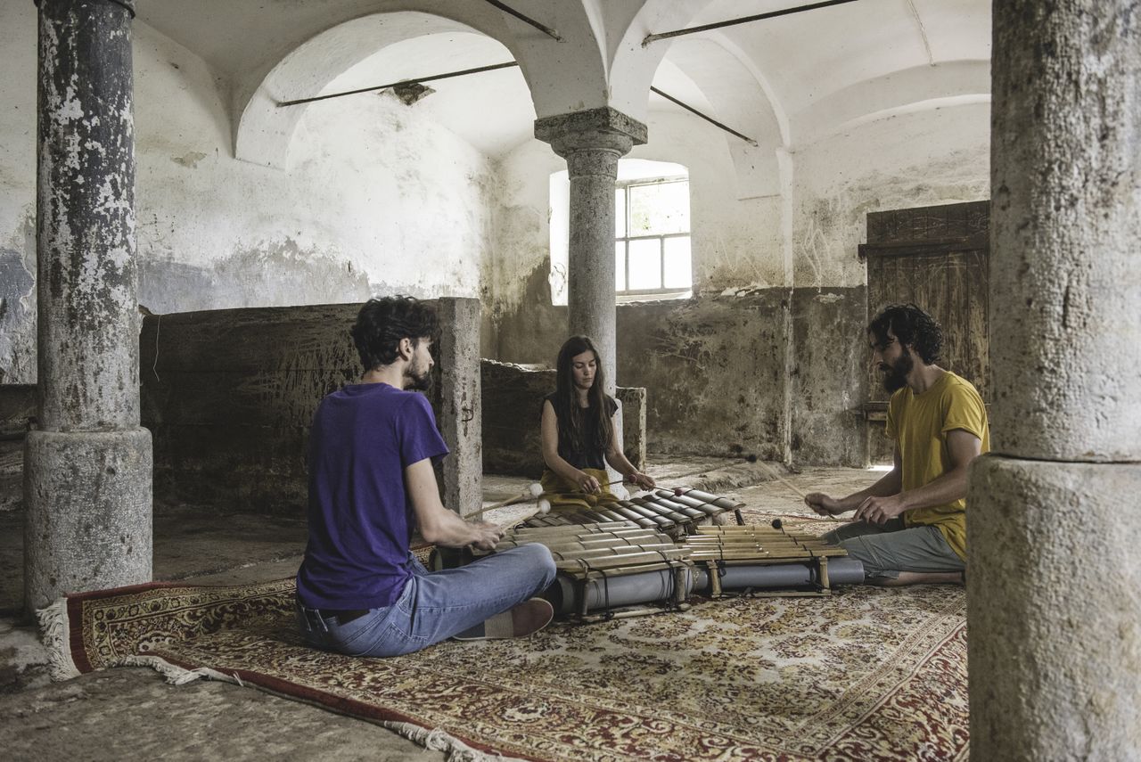 Širom with some of their signature DIY instruments, 2018