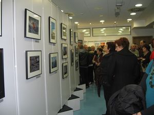 <!--LINK'" 0:36-->. The library presents around 10 small exhibitions (thematic and fine arts) each year in the reading room