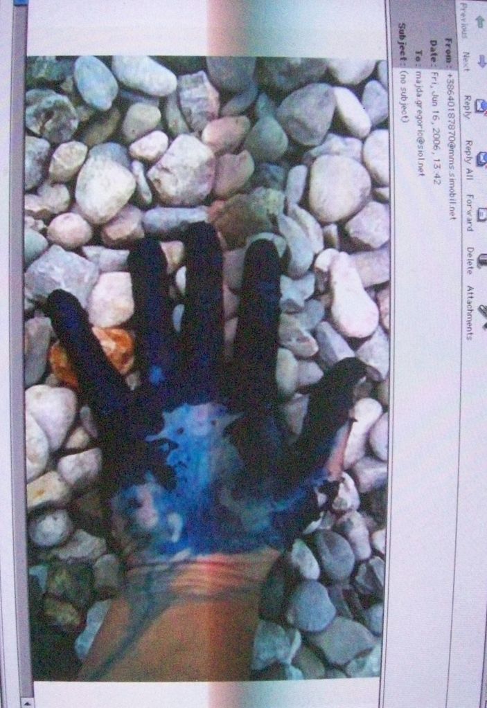 File:Modra roka .JPG