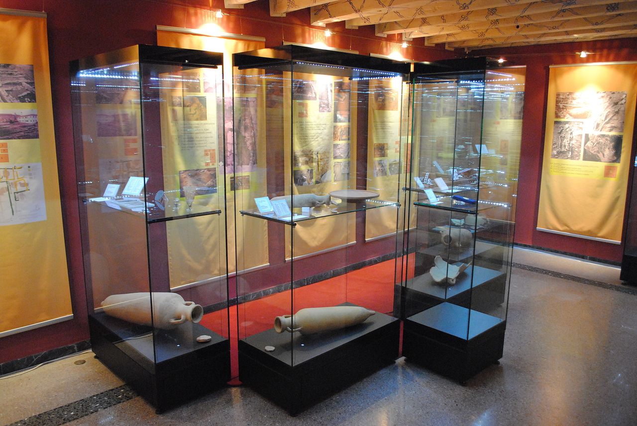 File:Koper Regional Museum Archaeology collection.jpg