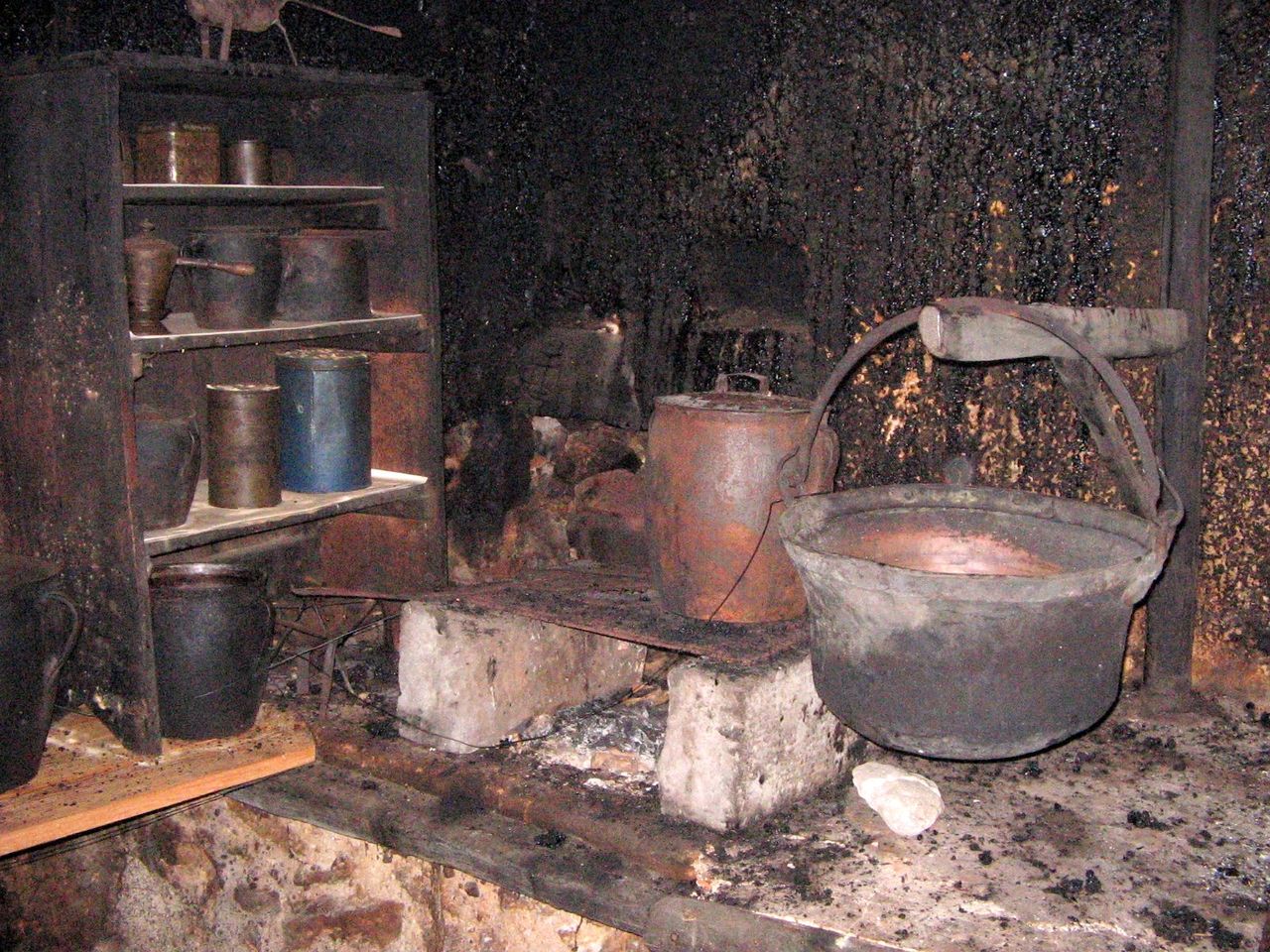 File:Pocar Homestead Mojstrana 2007 Kitchen.jpg