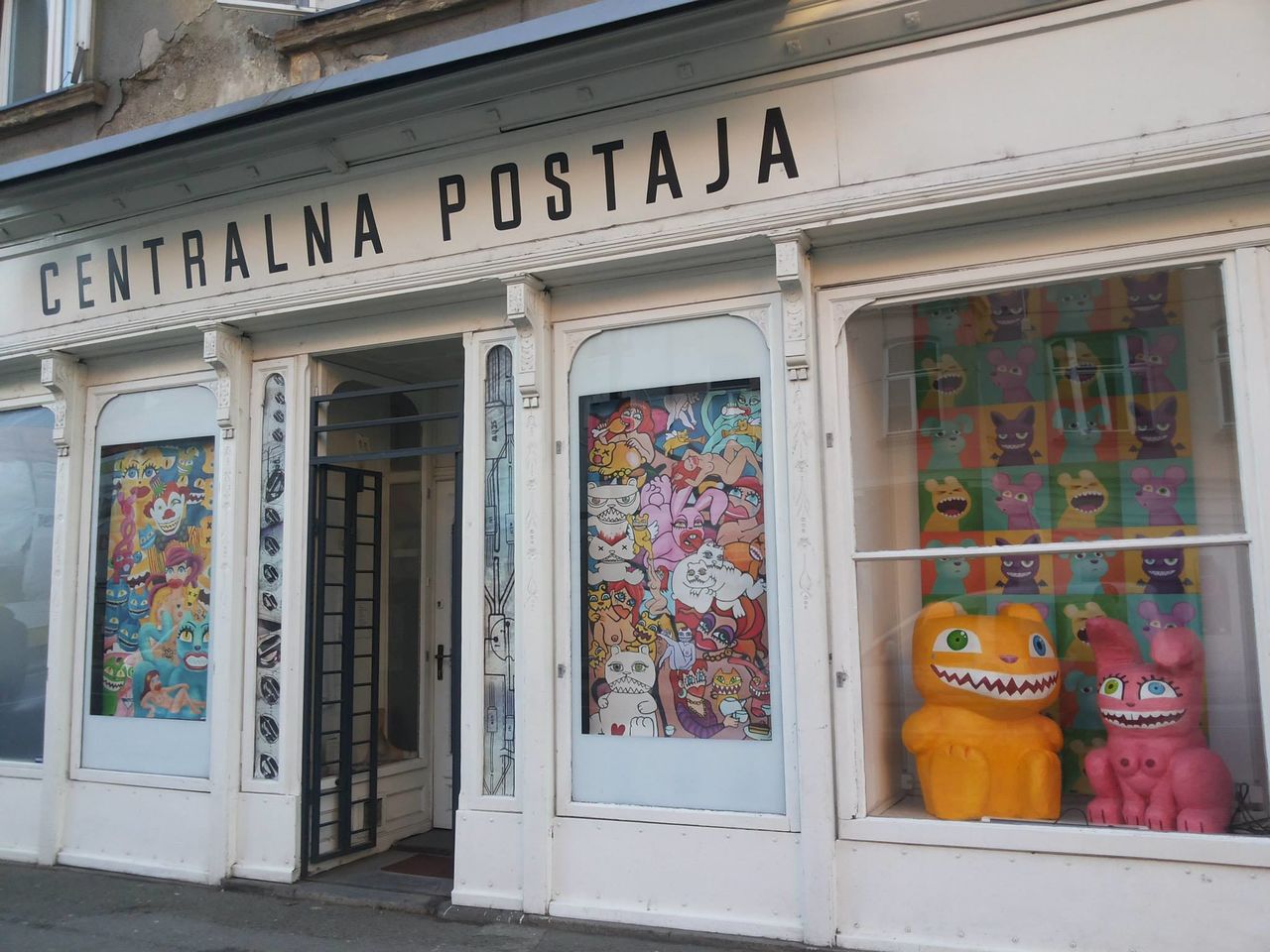 Centralna postaja 2014 Nina Bric exhibition.jpg