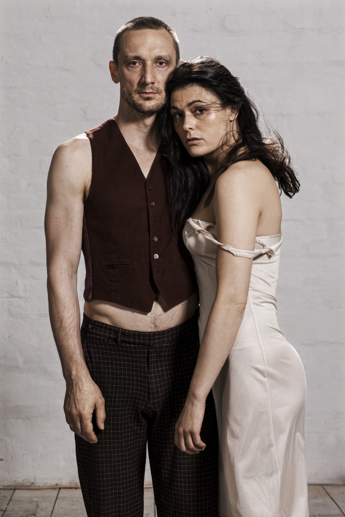 File:Mini Theatre 2013 Zapiranje ljubezni.jpg