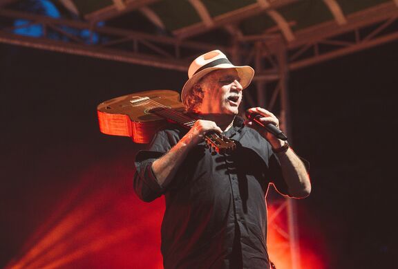 Popular Croatian film actor and singer Rade Šerbedžija performing at the Festival Velenje in 2023. Author: Ksenija Mikor