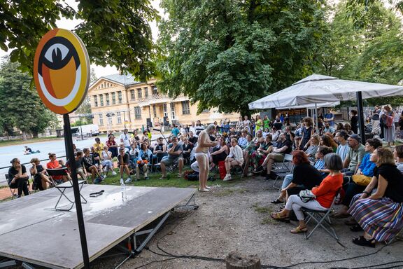 Performance Human Territory by Slovenian artist Gregor Zorc, taking place at the Sports Society Tabor, Mladi levi Festival, 2023. Author: Nada Žgank