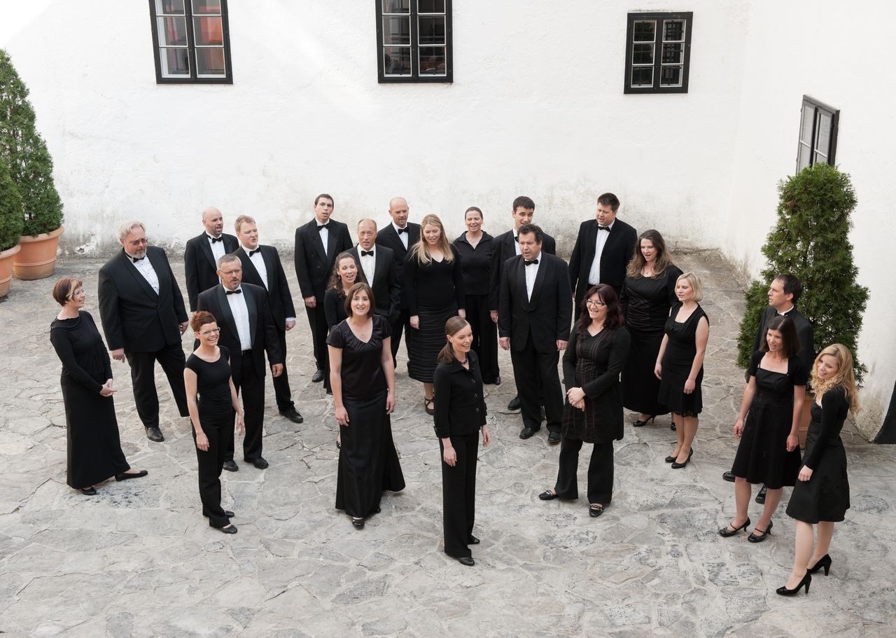 Ave Chamber Choir 03 - portrait - Photo Peter Skrlep.jpg