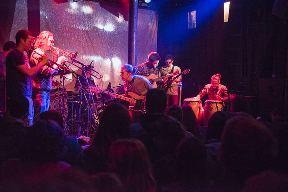 Nesesari Kakalulu performing at Klub Menza pri koritu, Club Marathon, 2017.