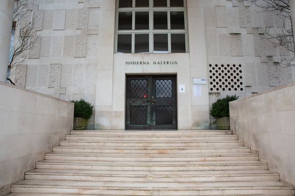 A closer look at the main entrance to Museum of Modern Art.