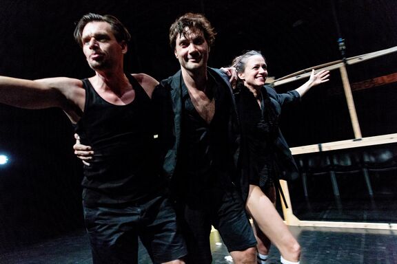 Primož Bezjak, Branko Jordan, and Katarina Stegnar from collective Beton Ltd. in their performance Grosse Erwartungen. Author: Nada Žgank