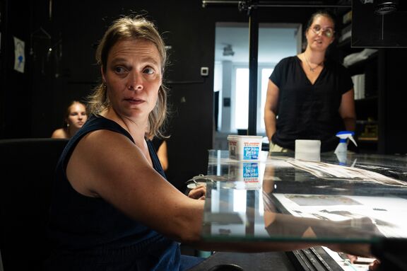 A peer2peer meeting with the DSAF resident Naomi van Niekerk and Slovene animators (with Zarja Menart in the picture) at the Finta Studio in 2024. The resident developed her project Chance Encounters in Nova Gorica, Ljubljana and Maribor.