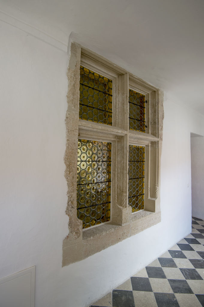 File:Rajhenburg Castle 2015 detail.jpg