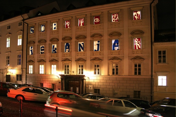 Installation for the campaign "No peace. Only searching." that marked the 25th year of the Scientific Research Centre (ZRC SAZU), Poper Studio, 2006