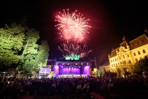 A joint concert by the <!--LINK'" 0:40--> and the Zagreb Philharmonic Orchestra, held at Kongresni trg as the opening concert of the Ljubljana Festival, 2016