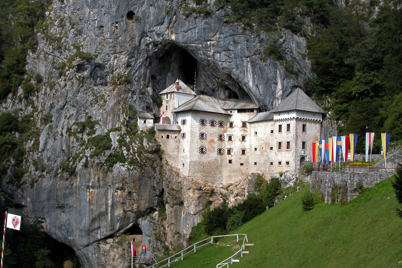 File:Predjama Castle - 03.jpg