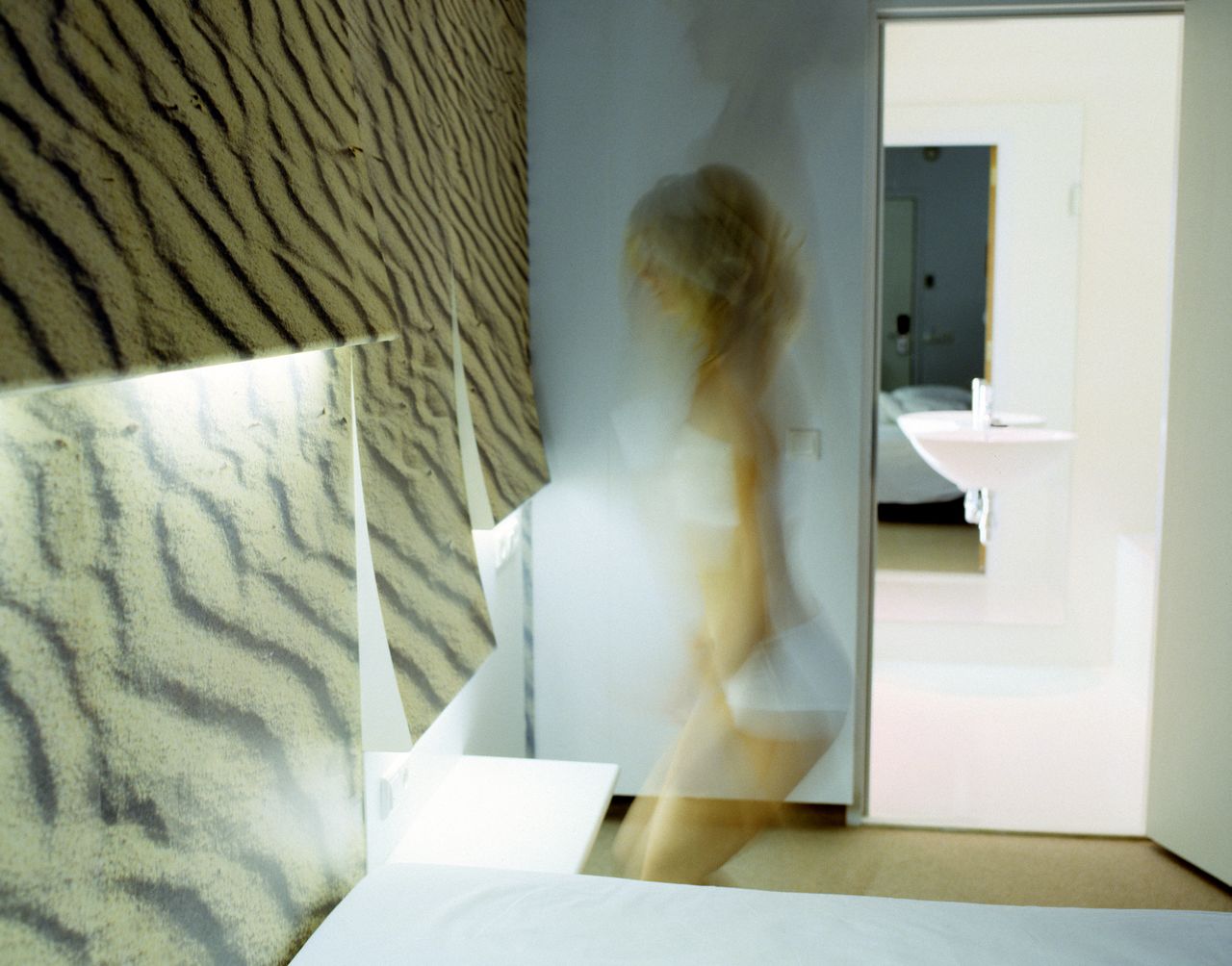 File:Elastik Architecture 2007 Bellevue Hotel.jpg